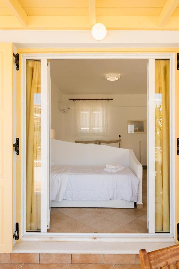 Paktia Villas Парос Екстериор снимка